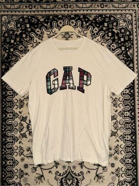GAP plaid logo t shirt